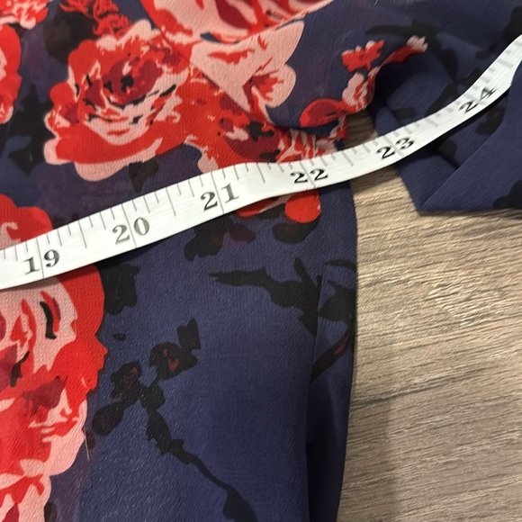 Guess blouse women’s xl Floral‎ Navy and Red Women's Top lightweight semi sheer - Picture 10 of 11
